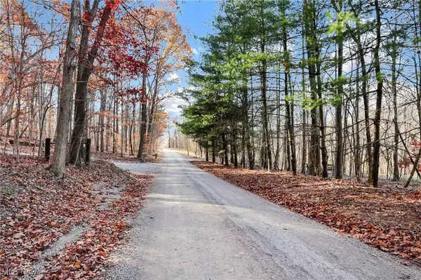 Mulberry RD SE, Mount Perry, OH 43760