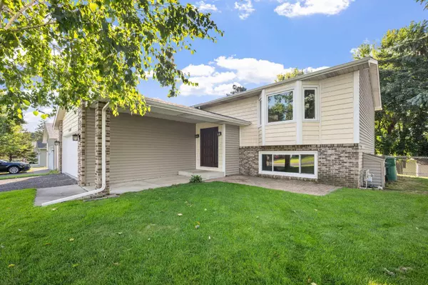 4328 Trenton TRL, Eagan, MN 55123