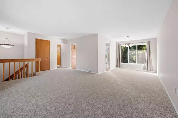 4328 Trenton TRL, Eagan, MN 55123