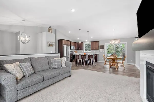 1851 102nd AVE NW, Minneapolis, MN 55433