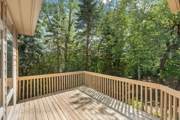 8975 Hunters WAY, Apple Valley, MN 55124