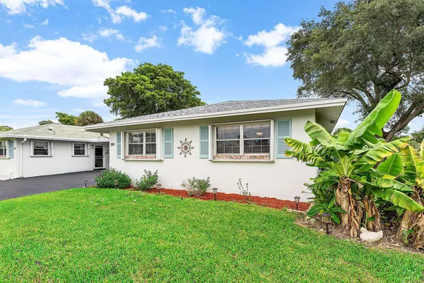 434 Bluebird LN, Delray Beach, FL 33445