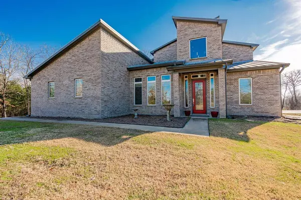 498 County Road 1952, Yantis, TX 75497