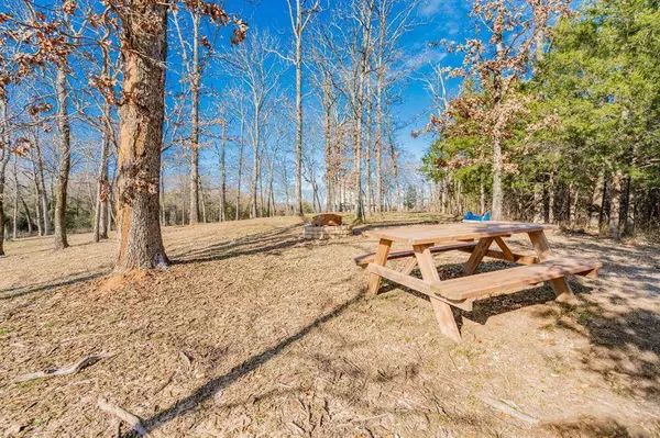 498 County Road 1952, Yantis, TX 75497