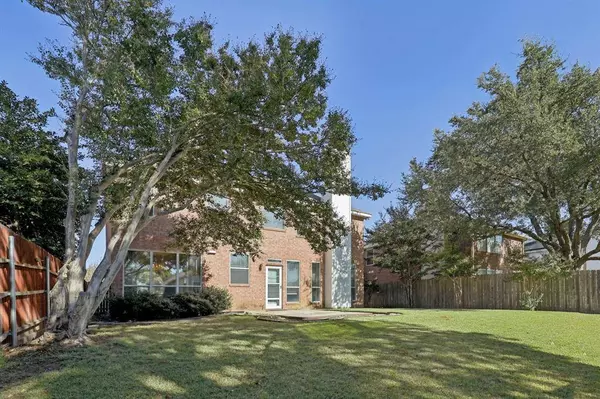 2715 Chatsworth Drive, Grapevine, TX 76051