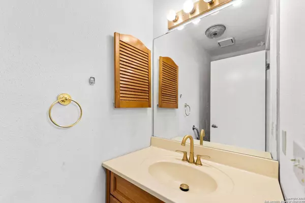 2202 Knights Wood, San Antonio, TX 78231