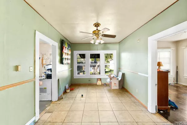 1123 Rigsby, San Antonio, TX 78210