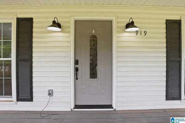 919 6TH AVENUE NW, Alabaster, AL 35007