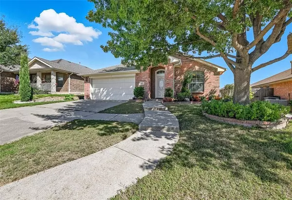 9804 Sterling Hill Drive, Fort Worth, TX 76108