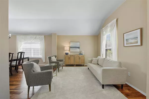 9804 Sterling Hill Drive, Fort Worth, TX 76108