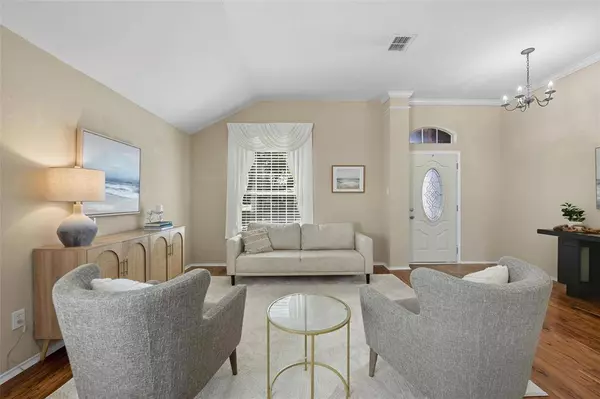 9804 Sterling Hill Drive, Fort Worth, TX 76108