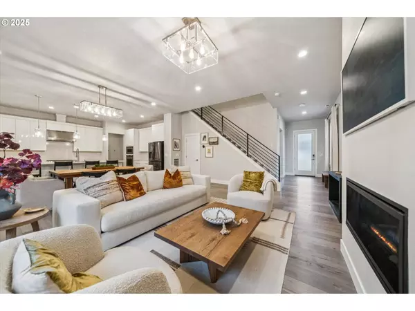 2762 DAHLIA DR, West Linn, OR 97068