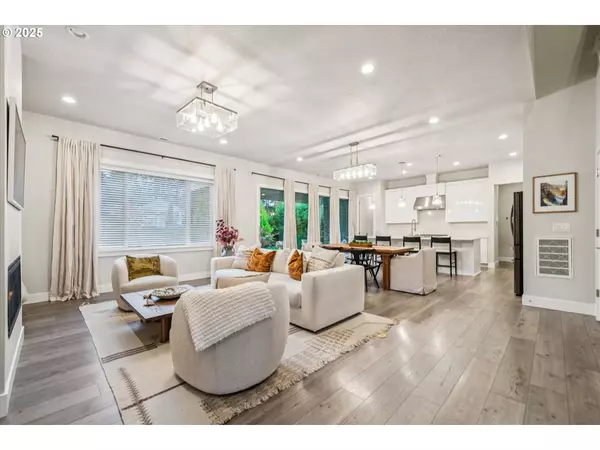 2762 DAHLIA DR, West Linn, OR 97068