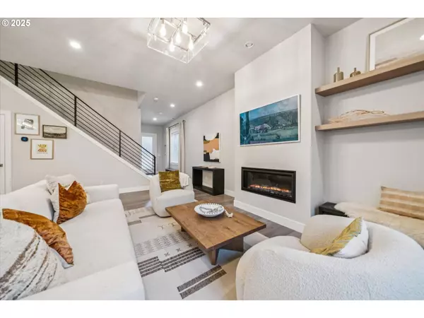 2762 DAHLIA DR, West Linn, OR 97068