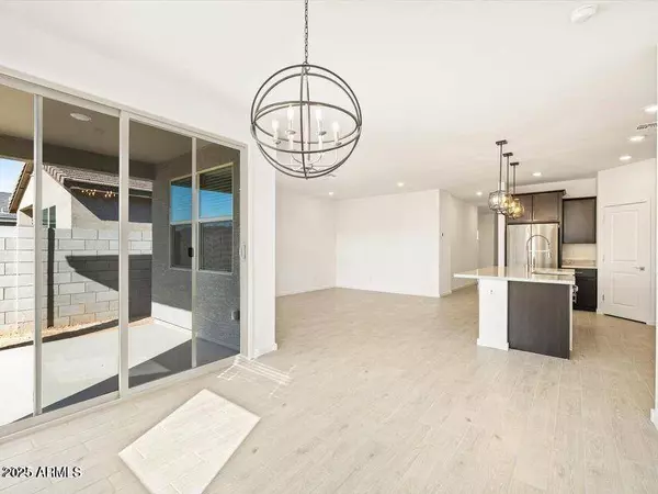 8613 W WARNER Street, Tolleson, AZ 85353