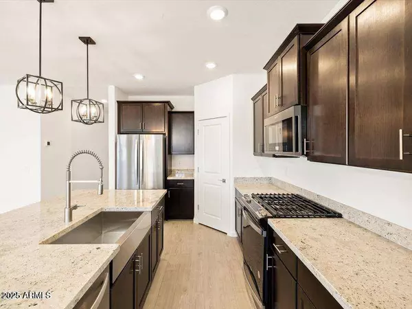 8613 W WARNER Street, Tolleson, AZ 85353