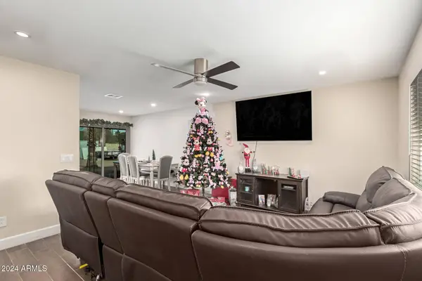 7502 W CORA Lane, Phoenix, AZ 85033