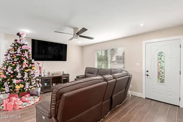 7502 W CORA Lane, Phoenix, AZ 85033