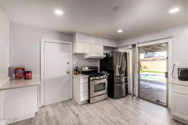 8218 W OSBORN Road, Phoenix, AZ 85033