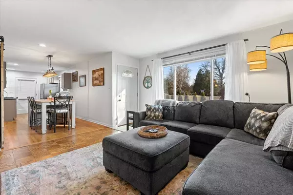 251 Hickory DR, Crystal Lake, IL 60014