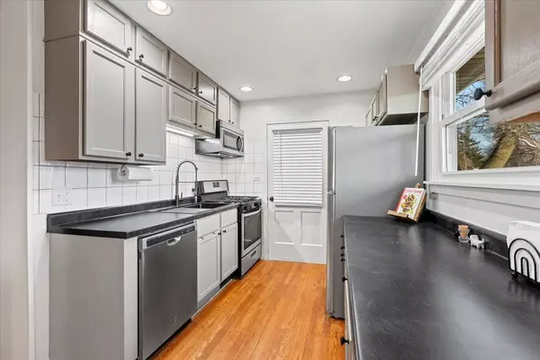 251 Hickory DR, Crystal Lake, IL 60014