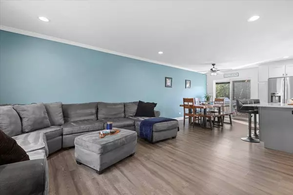 105 WALLACE ST, Bartlett, IL 60103