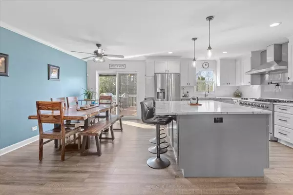 105 WALLACE ST, Bartlett, IL 60103