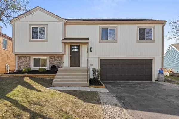 105 WALLACE ST, Bartlett, IL 60103