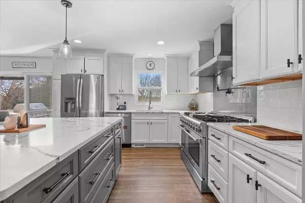 105 WALLACE ST, Bartlett, IL 60103