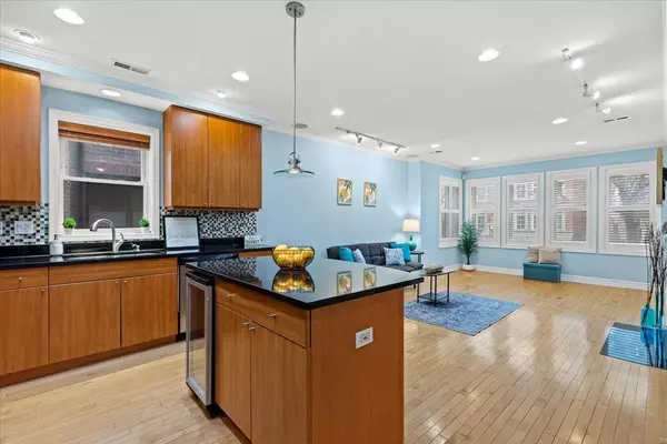 2451 W Foster AVE #1, Chicago, IL 60625