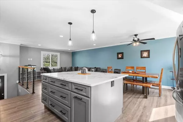 105 WALLACE ST, Bartlett, IL 60103