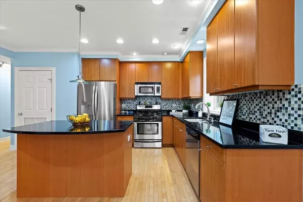 2451 W Foster AVE #1, Chicago, IL 60625