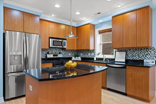 2451 W Foster AVE #1, Chicago, IL 60625