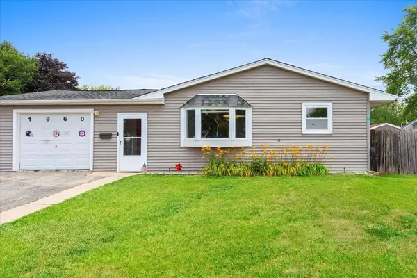 1960 Cherokee RD, Carpentersville, IL 60110