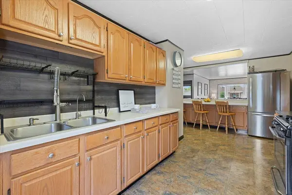1960 Cherokee RD, Carpentersville, IL 60110