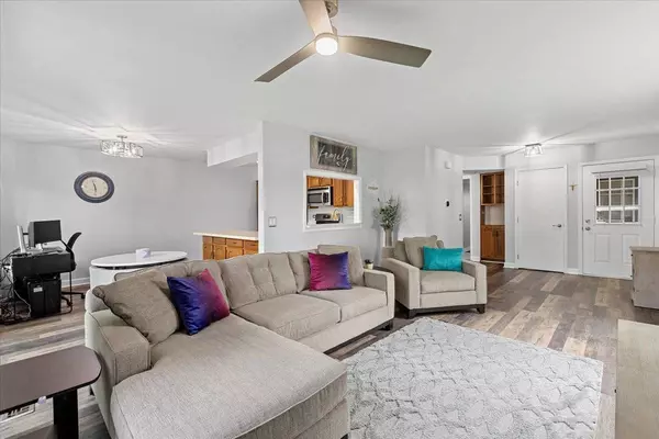 1801 Pebble Beach CIR #1, Elk Grove Village, IL 60007