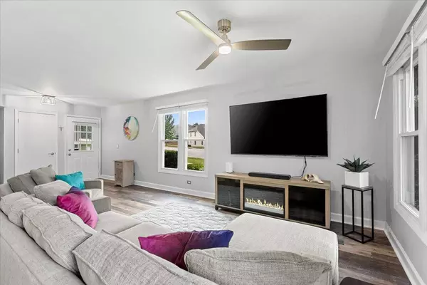 1801 Pebble Beach CIR #1, Elk Grove Village, IL 60007