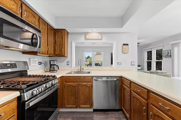 1801 Pebble Beach CIR #1, Elk Grove Village, IL 60007