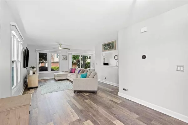 1801 Pebble Beach CIR #1, Elk Grove Village, IL 60007