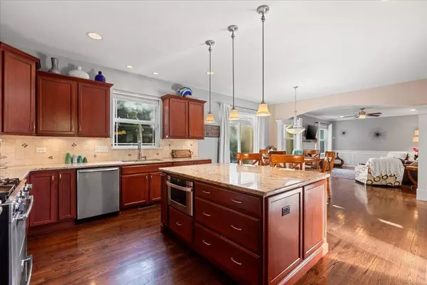 1337 N Portage AVE, Palatine, IL 60067