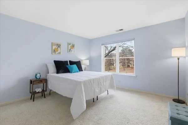 202 Glengarry DR #206, Bloomingdale, IL 60108