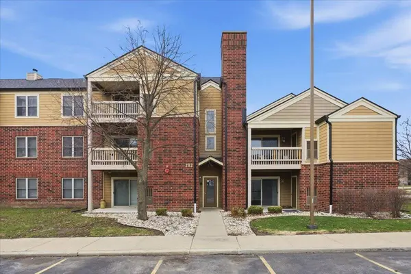 202 Glengarry DR #206, Bloomingdale, IL 60108