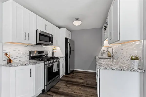 543 N Deer Run DR #8A11, Palatine, IL 60067