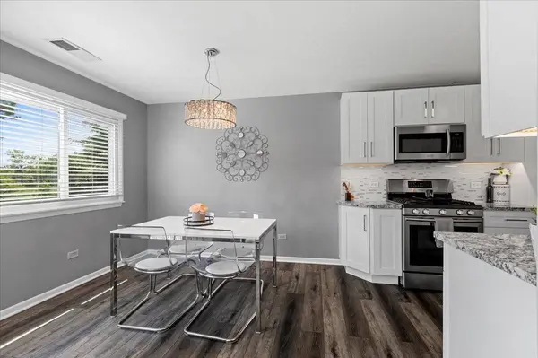 543 N Deer Run DR #8A11, Palatine, IL 60067