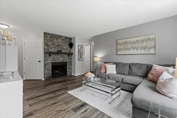 543 N Deer Run DR #8A11, Palatine, IL 60067