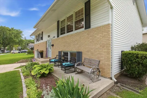 1049 E FOSKET DR, Palatine, IL 60074