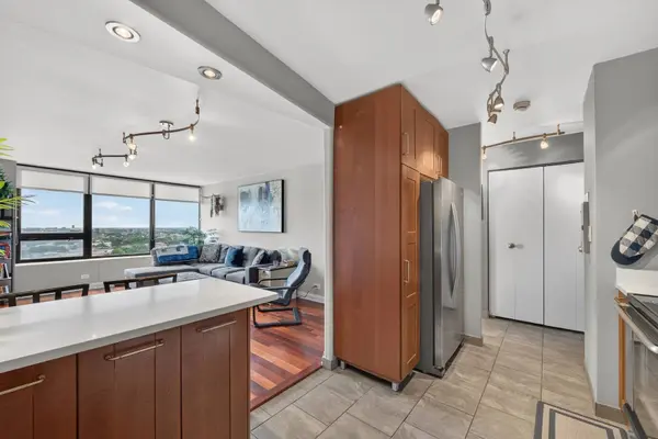 3930 N PINE GROVE AVE #1710, Chicago, IL 60613