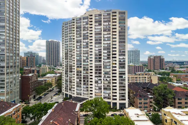 3930 N PINE GROVE AVE #1710