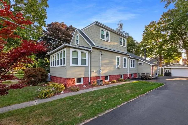 141 N cedar ST, Palatine, IL 60067