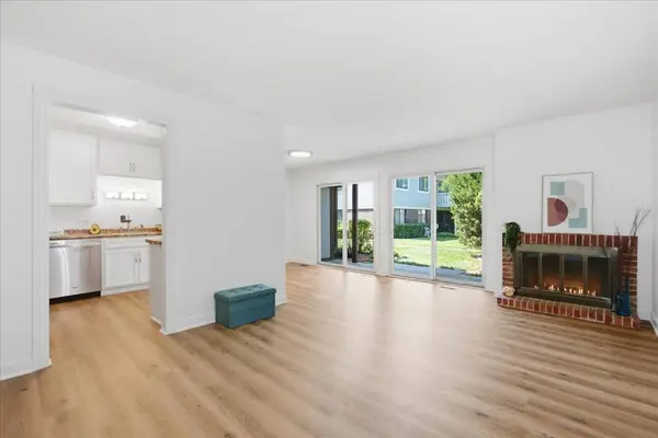 326 Woodbury CT, Schaumburg, IL 60193